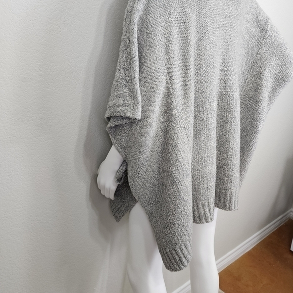 Ugg Joanna Fuzzy Boucle Grey Boho Poncho Size XS - Picture 5 of 16